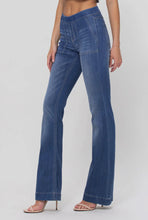 Load image into Gallery viewer, The "Jamie" Jeans - Mid Rise