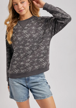 Load image into Gallery viewer, Vintage Ditsy Floral Print Crewneck
