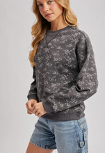 Load image into Gallery viewer, Vintage Ditsy Floral Print Crewneck
